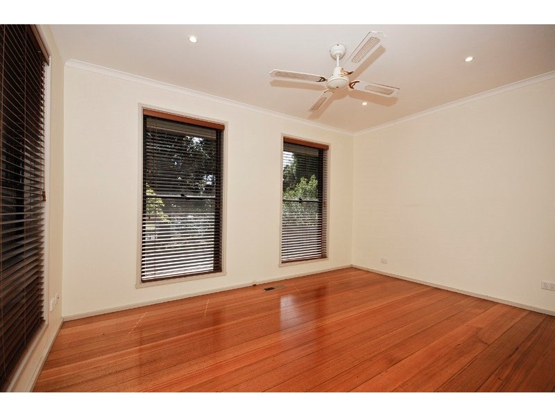 11 Robert Court, Croydon VIC 3136