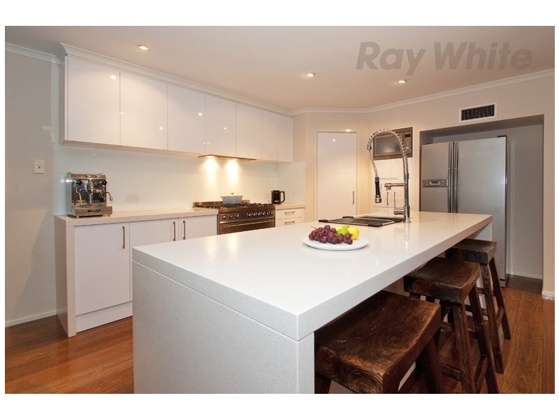 16 GLENPARK Drive, Wonga Park VIC 3115