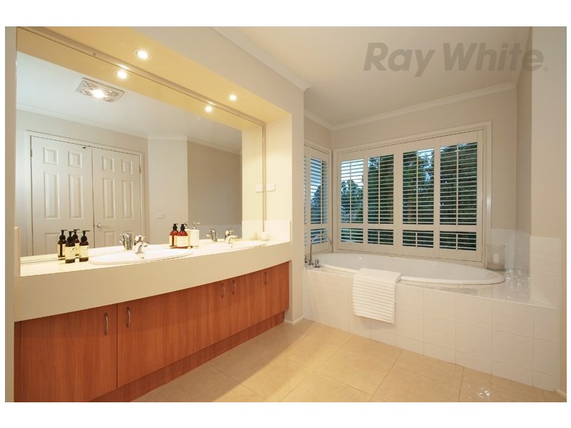 16 GLENPARK Drive, Wonga Park VIC 3115