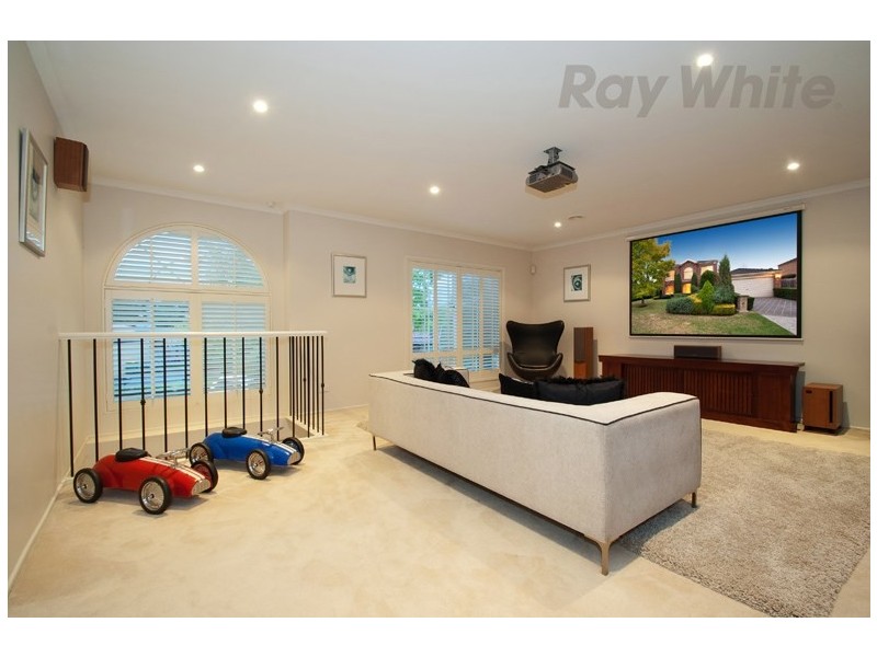 16 GLENPARK Drive, Wonga Park VIC 3115