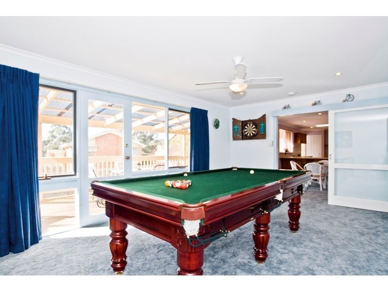 2 WOOLMER Court, Croydon Hills VIC 3136