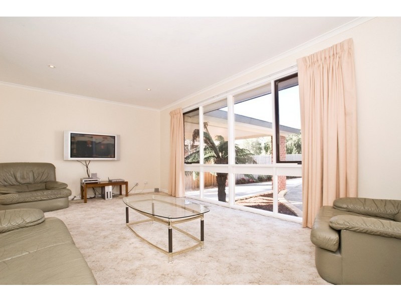 2 WOOLMER Court, Croydon Hills VIC 3136