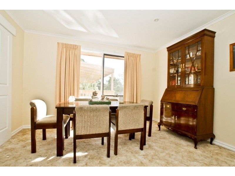 2 WOOLMER Court, Croydon Hills VIC 3136