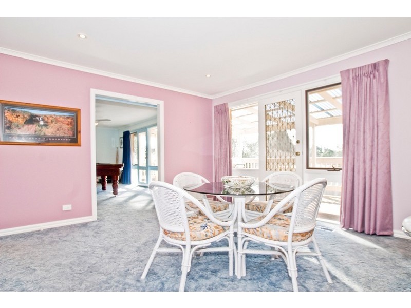 2 WOOLMER Court, Croydon Hills VIC 3136