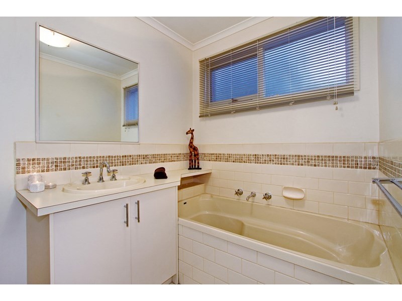 23 Latrobe Court, Croydon Hills VIC 3136