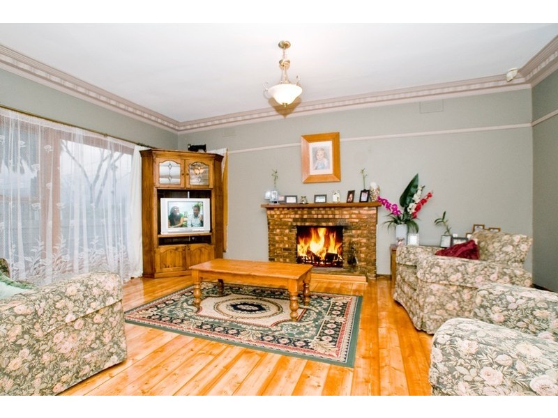 1, 137 MOUNT DANDENONG Road, Croydon VIC 3136