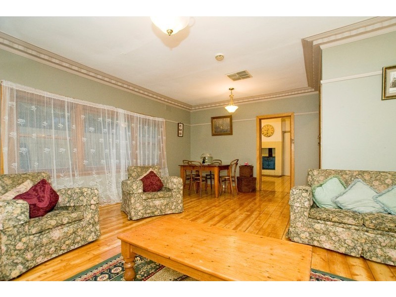 1, 137 MOUNT DANDENONG Road, Croydon VIC 3136