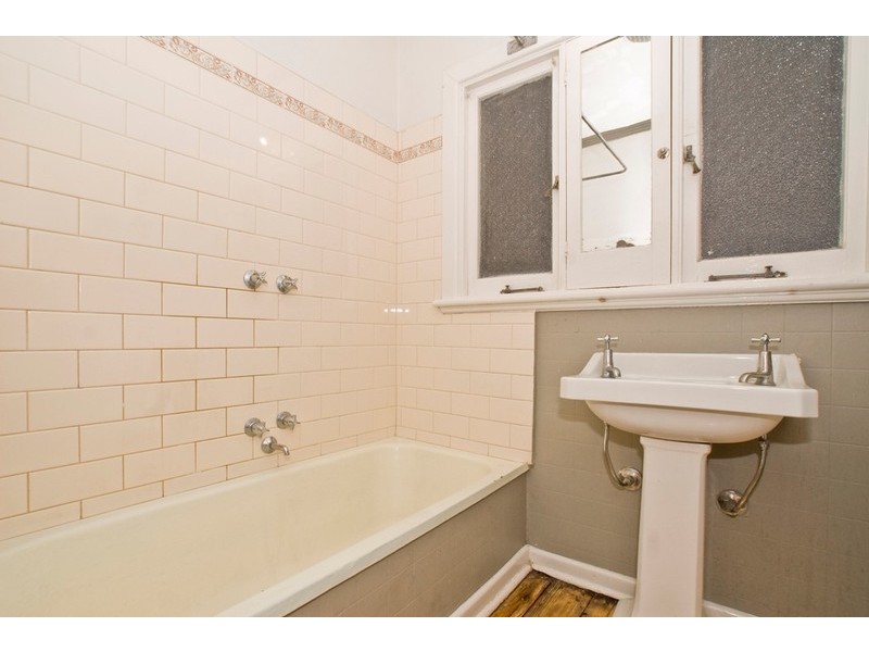 1, 137 MOUNT DANDENONG Road, Croydon VIC 3136