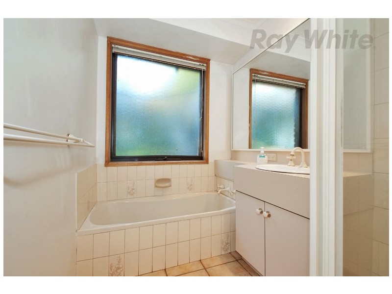 33 LEMONGROVE Crescent, Croydon Hills VIC 3136