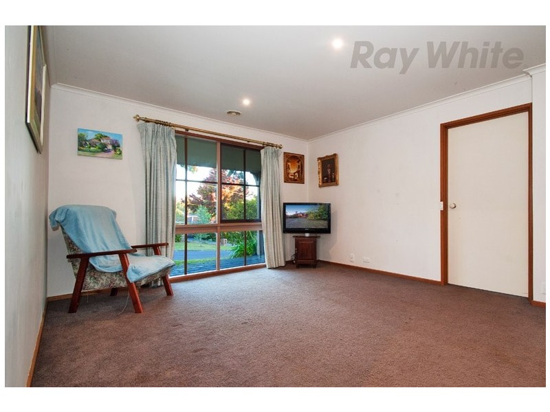 33 LEMONGROVE Crescent, Croydon Hills VIC 3136