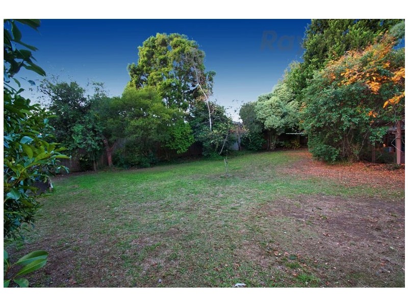 33 LEMONGROVE Crescent, Croydon Hills VIC 3136