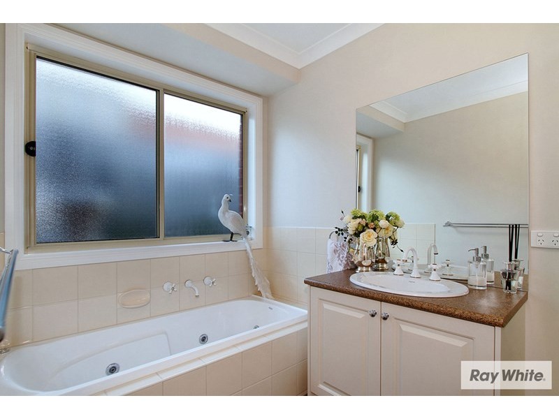 34 Tudor Drive, Mooroolbark VIC 3138