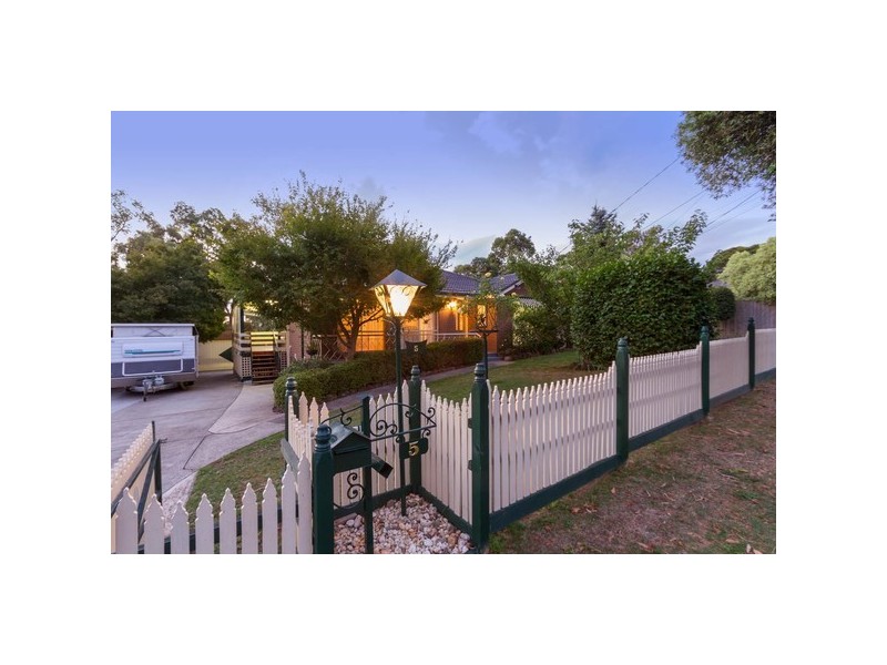 5 Morrison Crescent, Kilsyth VIC 3137