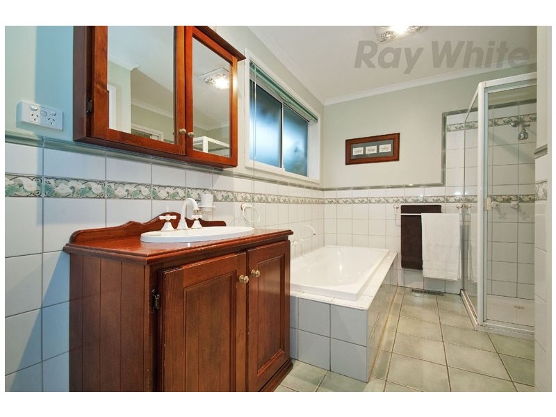 40 CARRONVALE Road, Mooroolbark VIC 3138