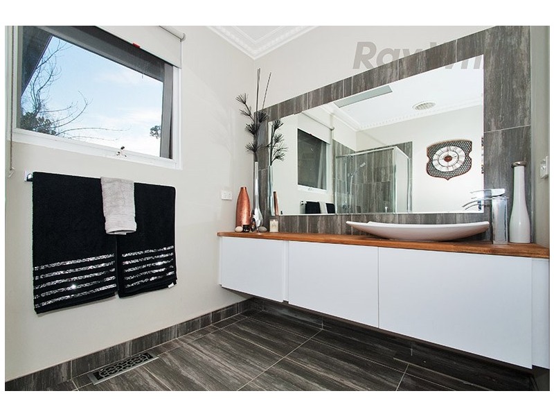 34 MOORE Avenue, Croydon VIC 3136