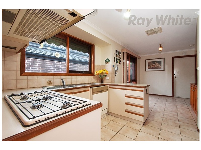 17 PATTERDALE Court, Croydon Hills VIC 3136