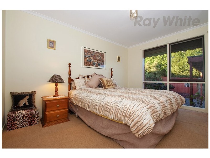 17 PATTERDALE Court, Croydon Hills VIC 3136