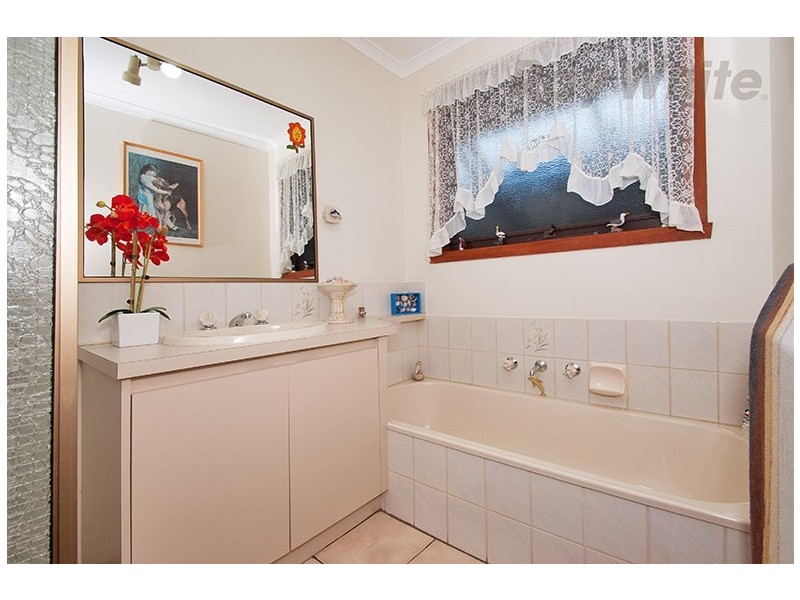 17 PATTERDALE Court, Croydon Hills VIC 3136