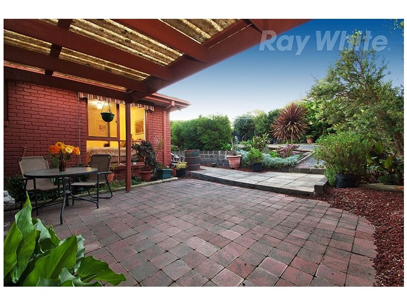 17 PATTERDALE Court, Croydon Hills VIC 3136