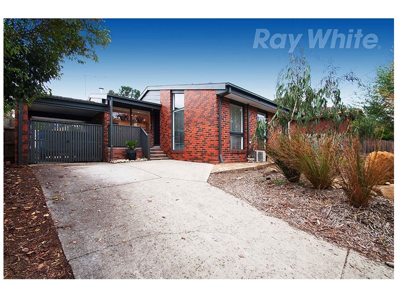 8 Eskdale Drive, Croydon Hills VIC 3136