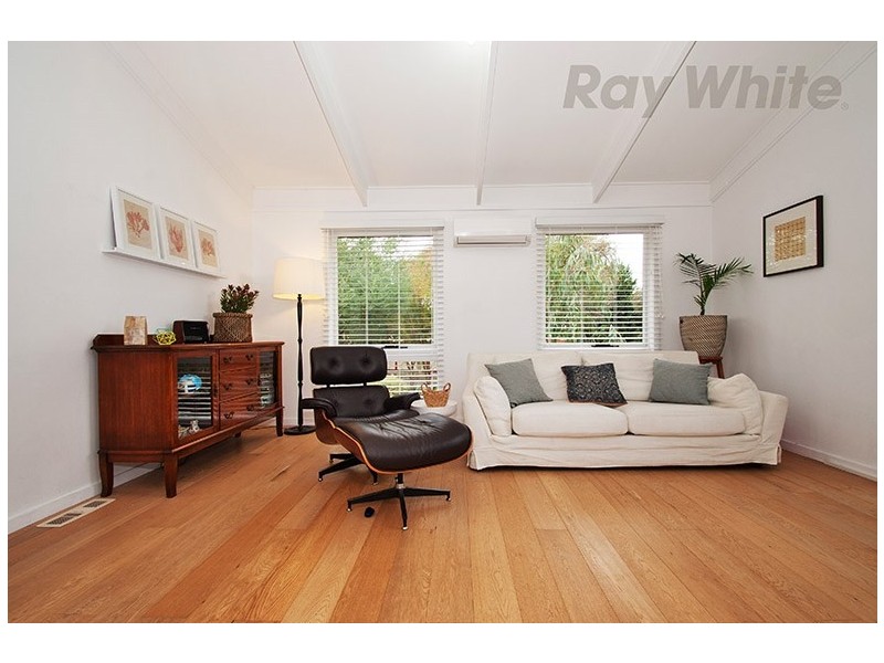 8 Eskdale Drive, Croydon Hills VIC 3136