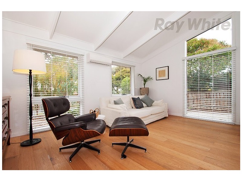 8 Eskdale Drive, Croydon Hills VIC 3136