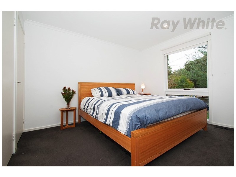 8 Eskdale Drive, Croydon Hills VIC 3136