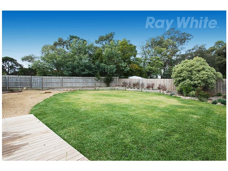 8 Eskdale Drive, Croydon Hills VIC 3136