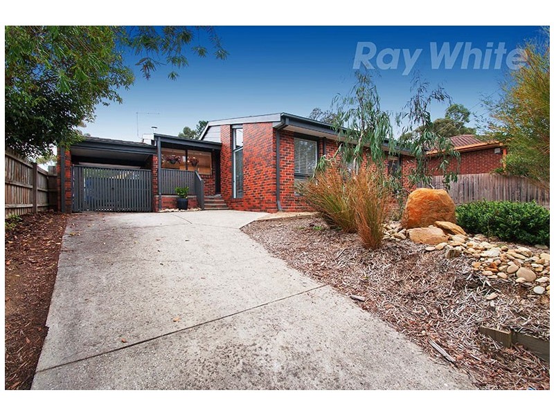 8 Eskdale Drive, Croydon Hills VIC 3136