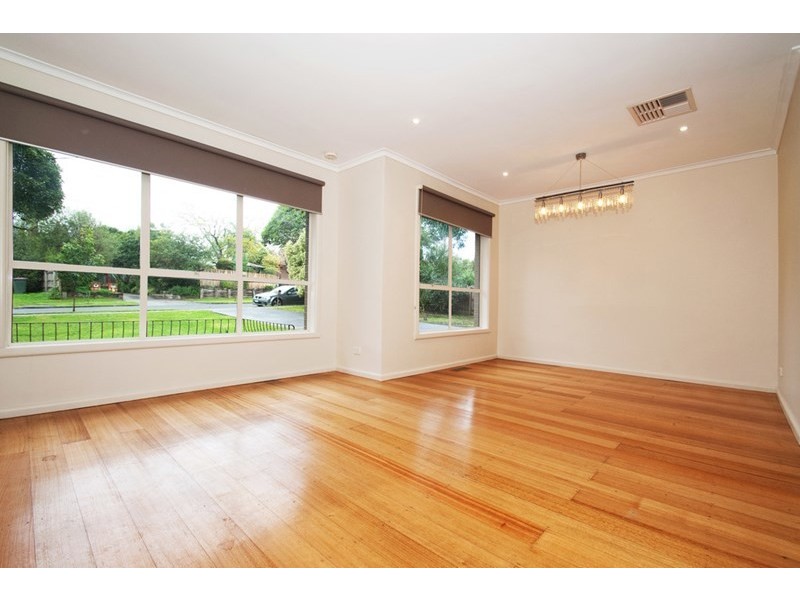 2 Mackenzie Court, Croydon South VIC 3136