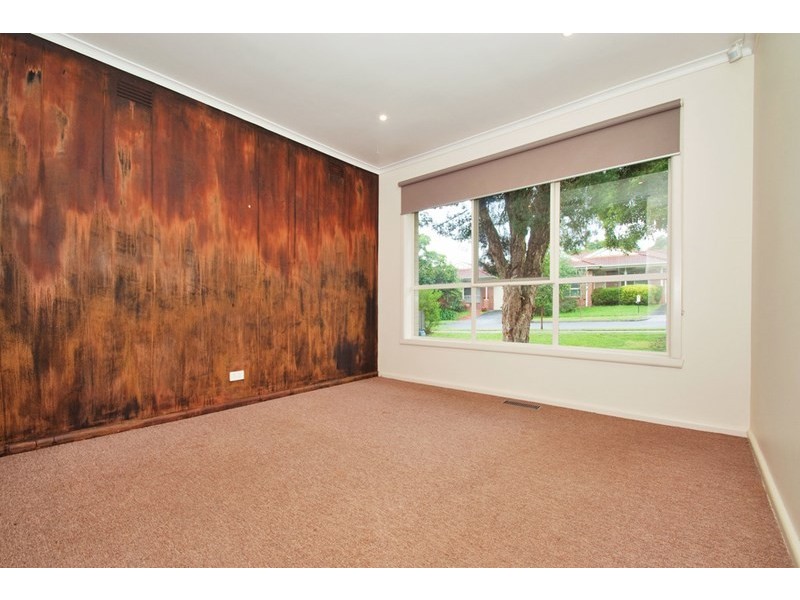 2 Mackenzie Court, Croydon South VIC 3136