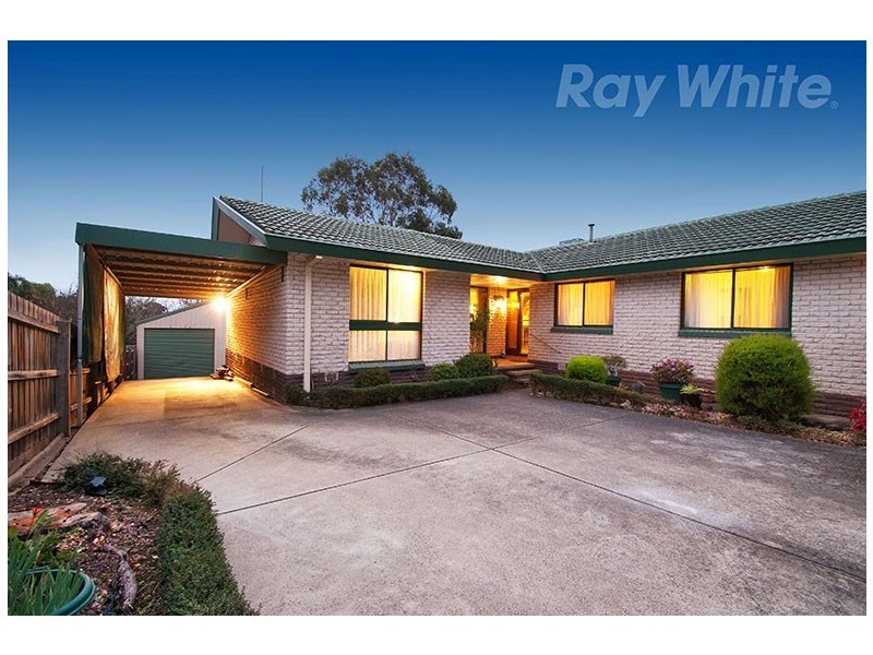 18 MEADOWGATE Drive, Chirnside Park VIC 3116