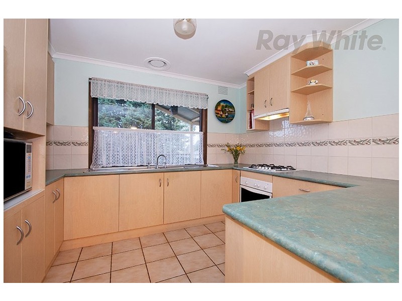 18 MEADOWGATE Drive, Chirnside Park VIC 3116