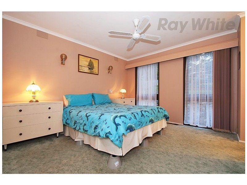 18 MEADOWGATE Drive, Chirnside Park VIC 3116