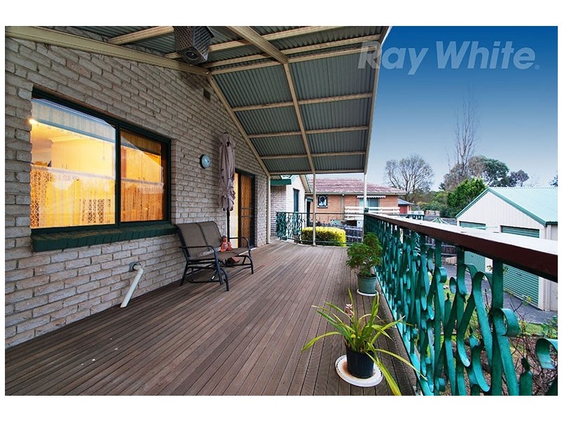 18 MEADOWGATE Drive, Chirnside Park VIC 3116