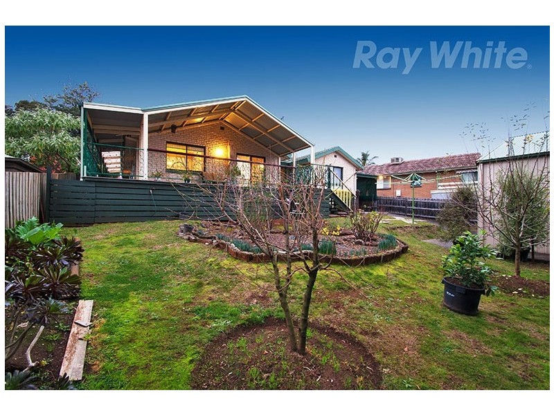 18 MEADOWGATE Drive, Chirnside Park VIC 3116