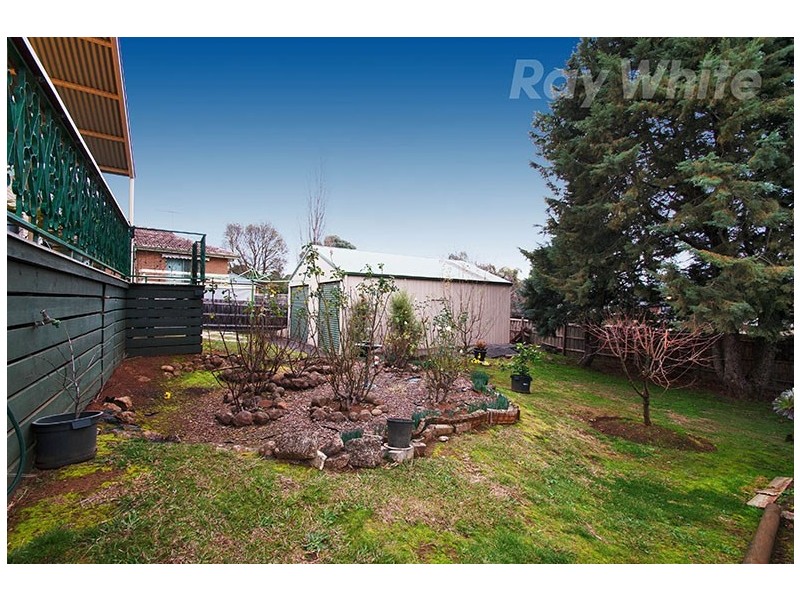 18 MEADOWGATE Drive, Chirnside Park VIC 3116