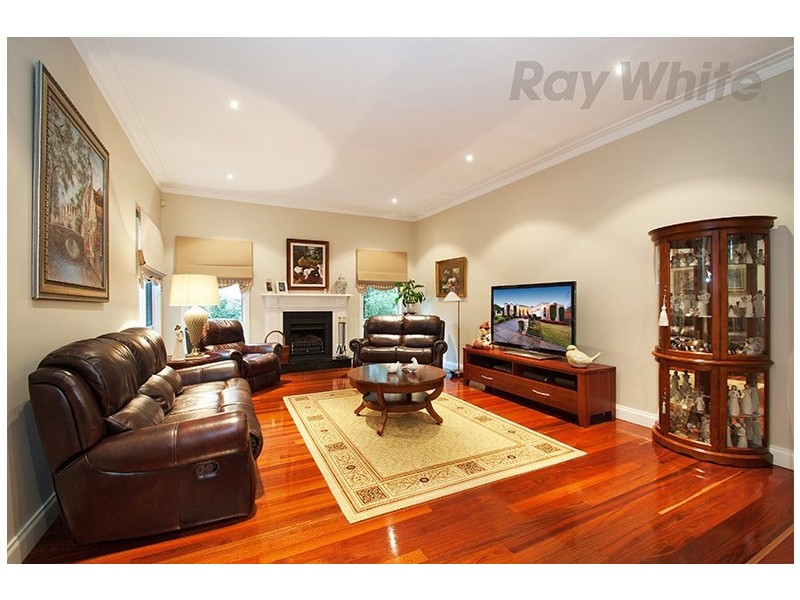 15 LITTLE CHIPPING Drive, Chirnside Park VIC 3116