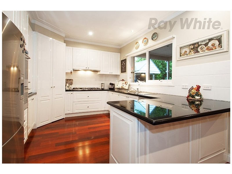 15 LITTLE CHIPPING Drive, Chirnside Park VIC 3116