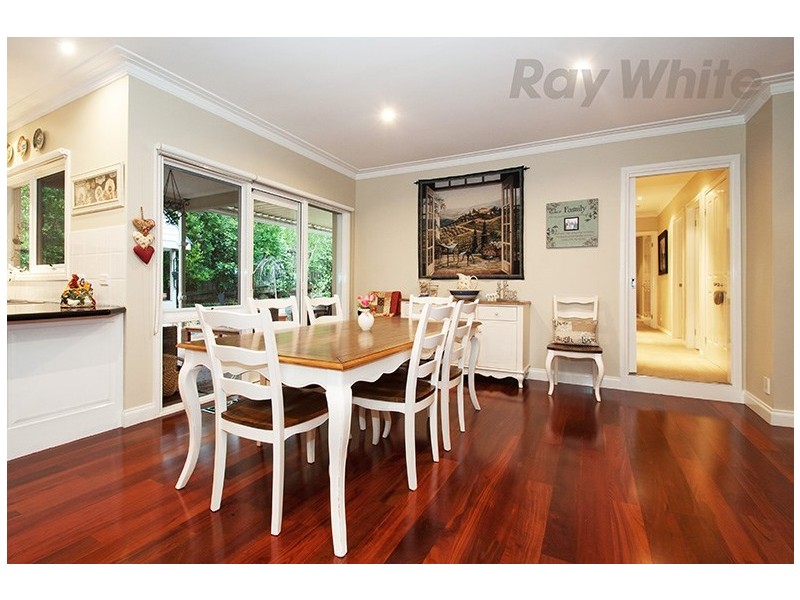 15 LITTLE CHIPPING Drive, Chirnside Park VIC 3116