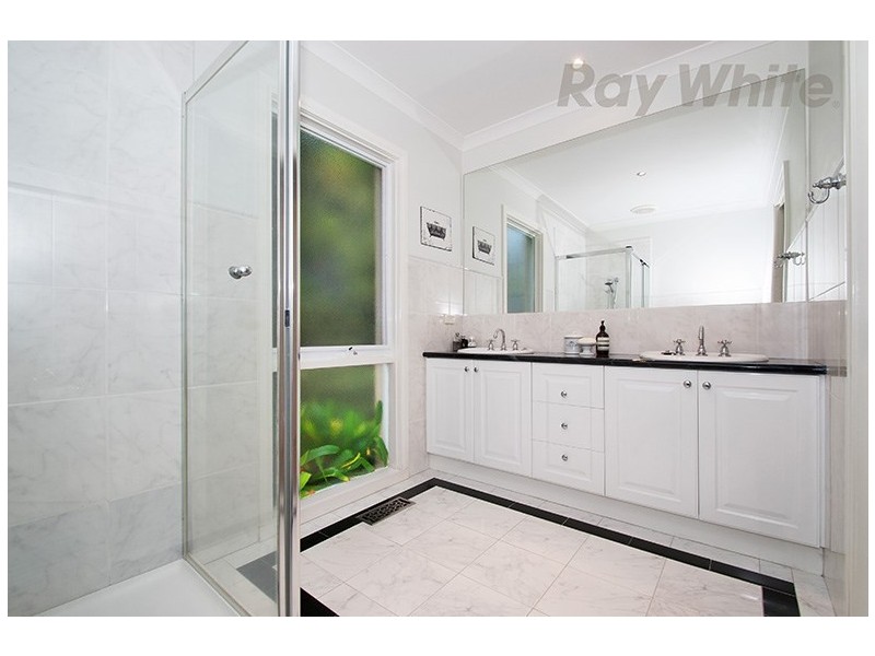 15 LITTLE CHIPPING Drive, Chirnside Park VIC 3116