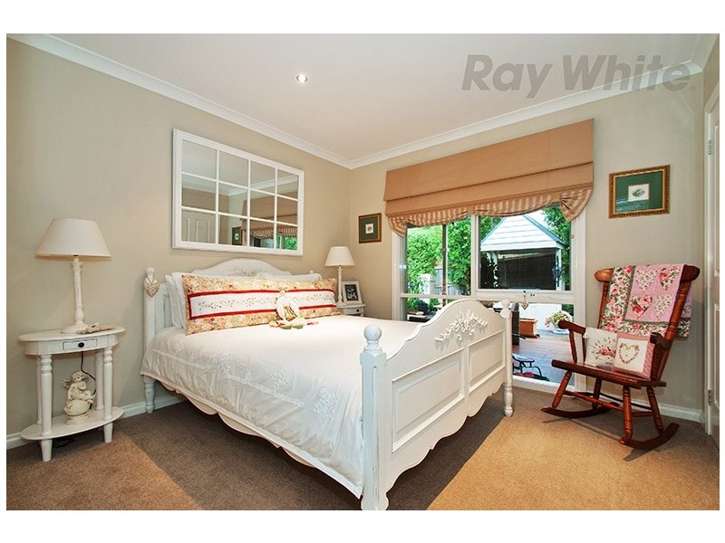 15 LITTLE CHIPPING Drive, Chirnside Park VIC 3116