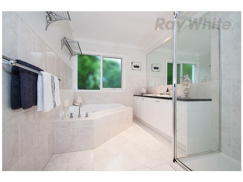 15 LITTLE CHIPPING Drive, Chirnside Park VIC 3116