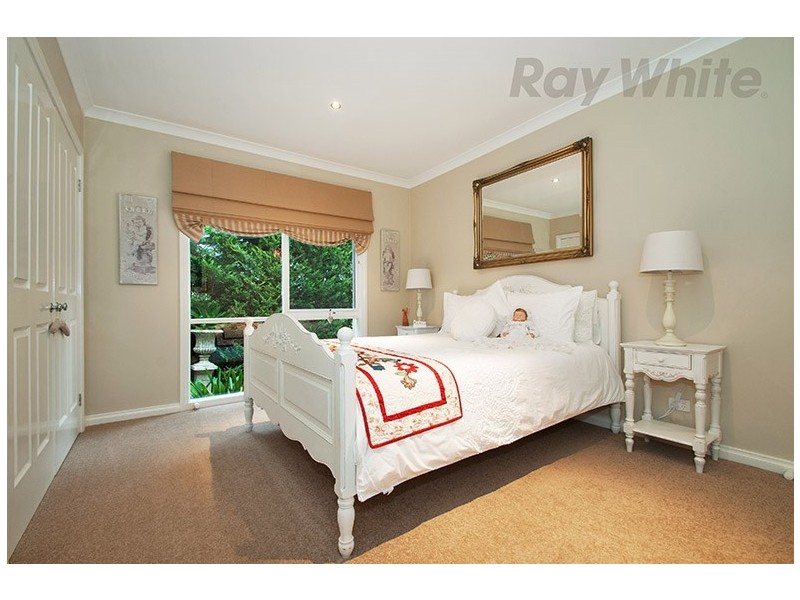 15 LITTLE CHIPPING Drive, Chirnside Park VIC 3116