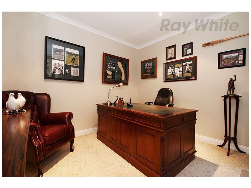 15 LITTLE CHIPPING Drive, Chirnside Park VIC 3116