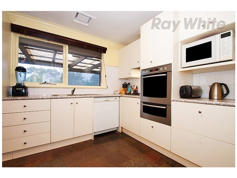 15 GARDENIA Street, Croydon South VIC 3136