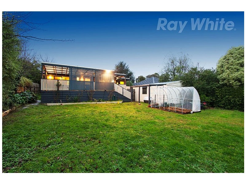 15 GARDENIA Street, Croydon South VIC 3136