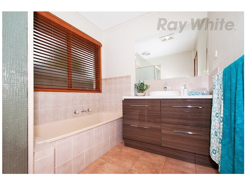 12 LATROBE Court, Croydon Hills VIC 3136