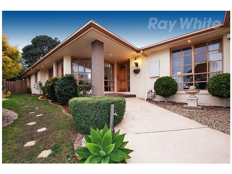 12 LATROBE Court, Croydon Hills VIC 3136