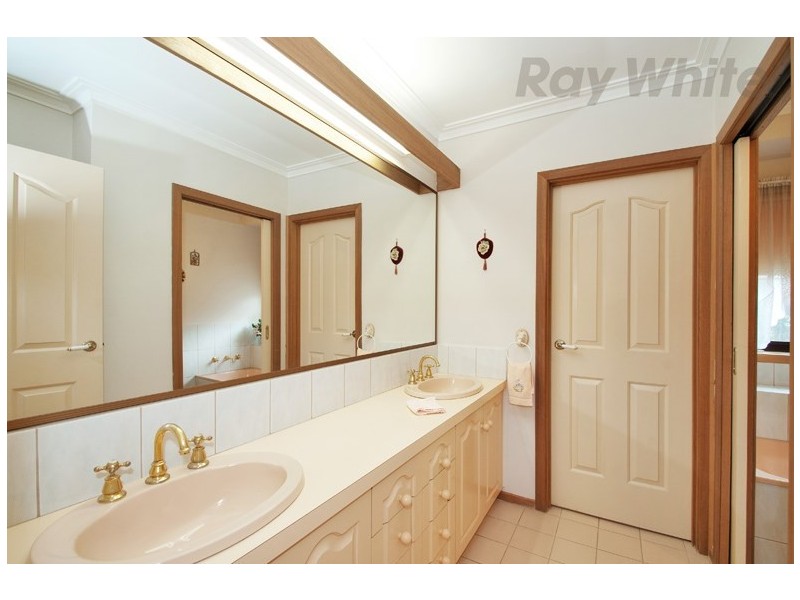 46 Alpine Way, Kilsyth VIC 3137